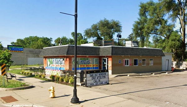 A&W Restaurant - Grand Rapids - 1269 Madison Ave Se (newer photo)